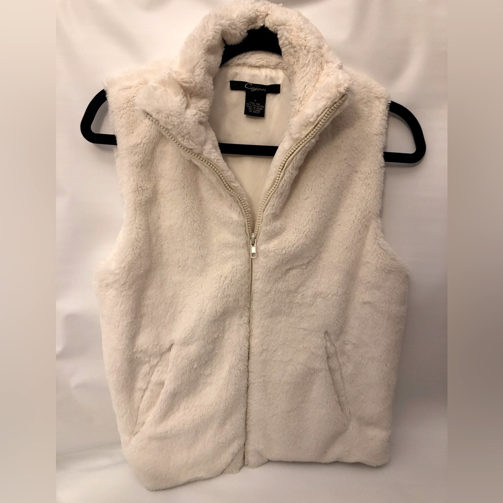 Cejon super, super soft faux fur zip up vest.